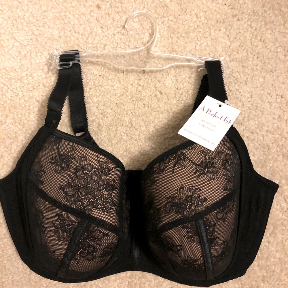 Padded lace bra with underwire